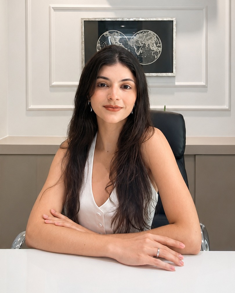 Dra. Larissa Paschôa em ambiente clínico
